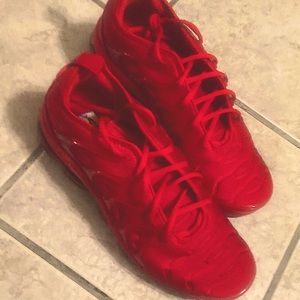 Nike red vapor max plus-